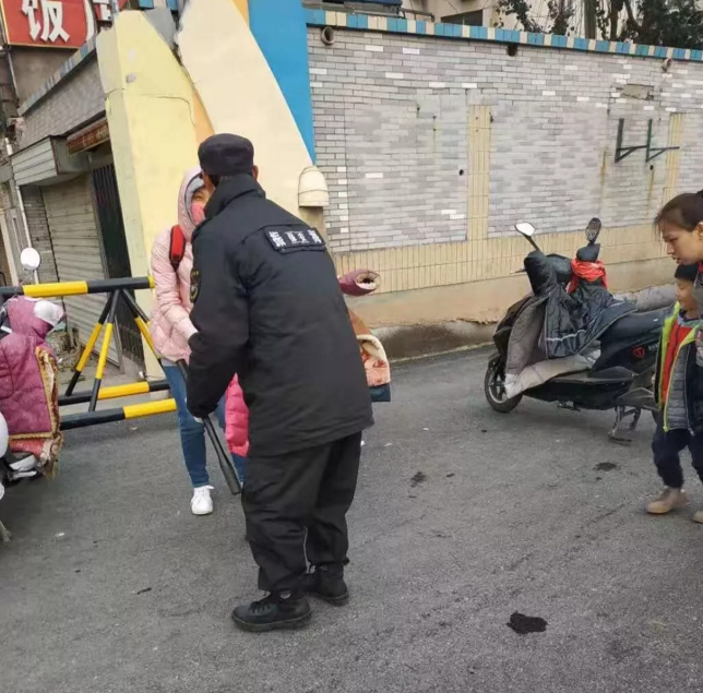 1575255439969665.png 崗位上默默堅守,用平凡書寫奉獻(xiàn)